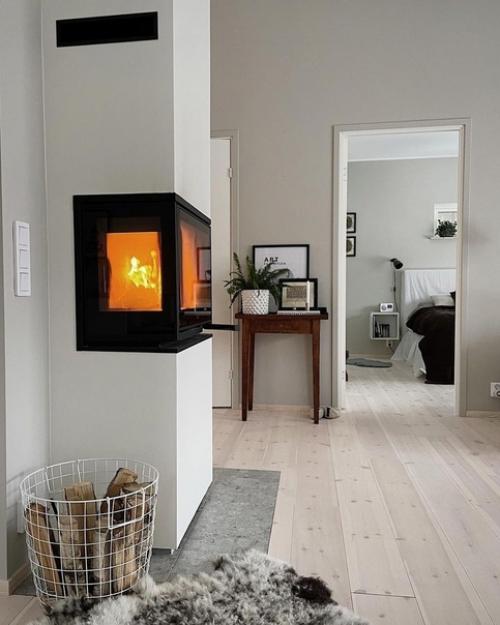 Несмотря на то, что этот скандинавский дом новый, здесь много старых, поддержанных и сделанных своими руками вещей. 06