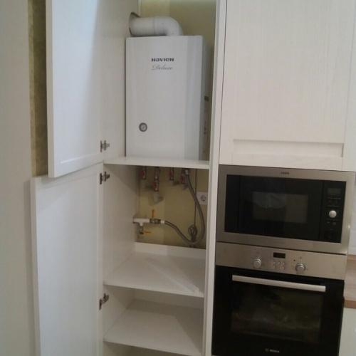 Светлая кухня со встроенной техникой. 02