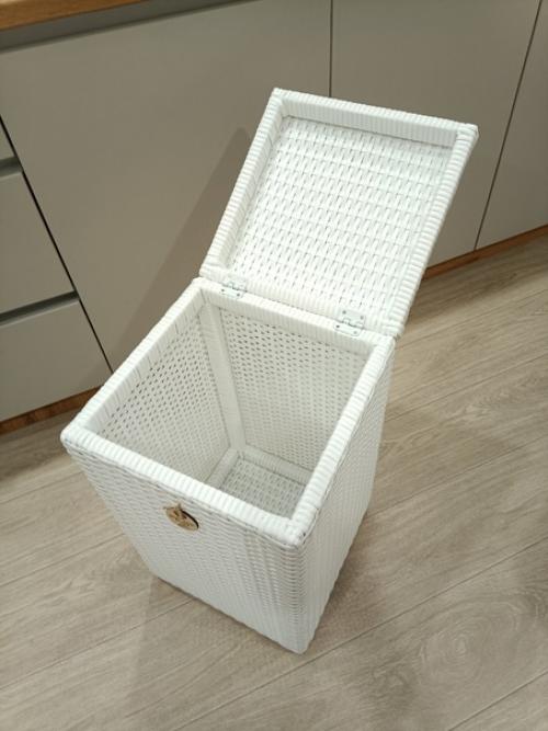 Добавьте стиль и функциональность в вашу ванную комнату с нашей корзиной для белья из искусственного ротанга! 01