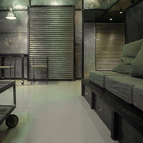 Архитектор Петр костелов отреставрировал квартиру в Москве, используя индустриальные материалы. 05