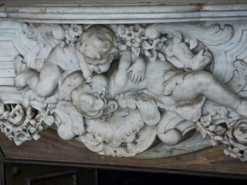 Особняк купцов Брусницыных расположился на кожевенной линии васильевского острова - в XIX веке она была промышленной зоной. 04