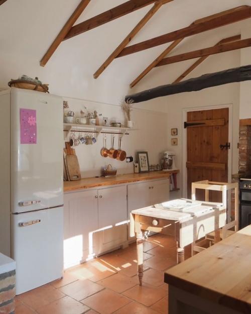 Этот светлый очаровательный дом словно Зефирка - воздушный и приятный на ощупь. 01