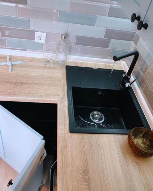 Небольшая кухня. В современном стиле. 06