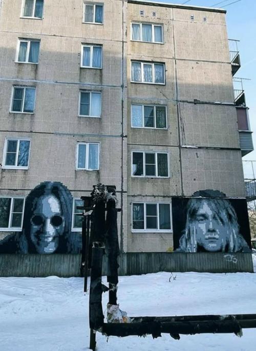 Легенды мирового рока украсили фасады домов в елизаветино. 02