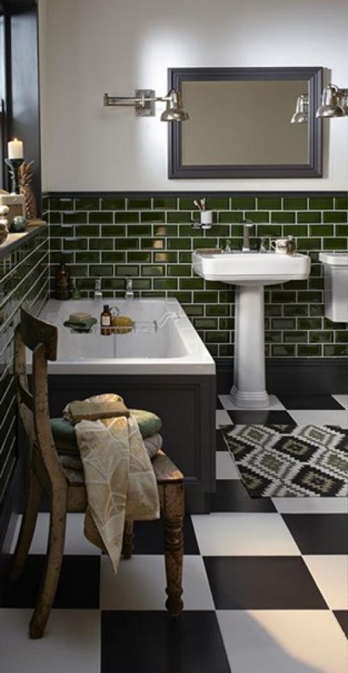 Шахматная черно-белая плитка на полу - вечная классика, которая никогда не выйдет из моды. 02