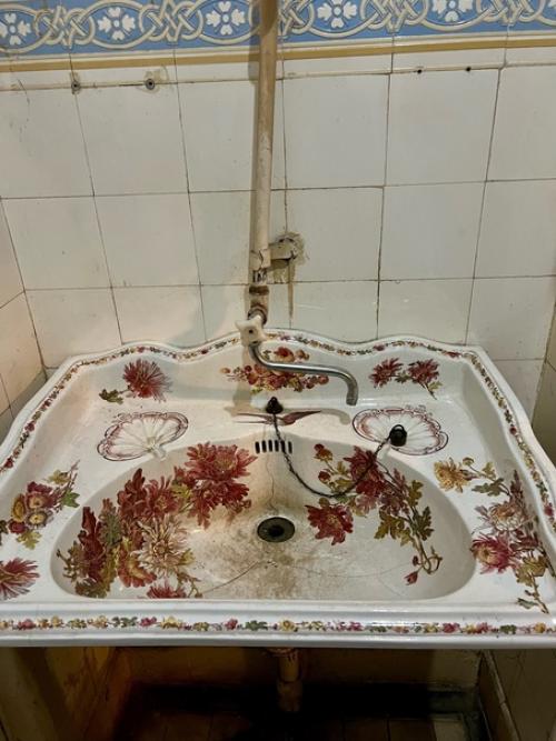 Особняк Брусницыных - один из многих объектов культурного наследия, который все еще не тронула реставрационная рука. 06