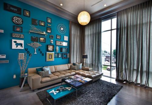 Интерьер гостиной в синих тонах.