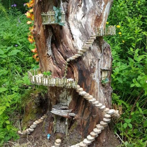 Дети и внимательные грибники иногда находят во время прогулок по лесам и паркам кое что необычное. 07