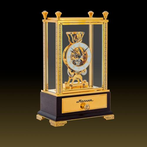 Настольные часы от челябинской часовой мануфактуры молния - это благородное и изысканное украшение интерьера. 05