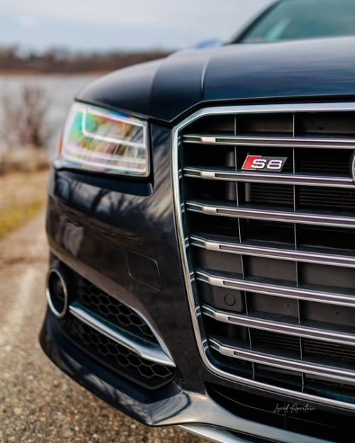 Когда речь заходит о воплощении совершенства в сегменте премиальных Седанов, Audi S8 D4 становится эталоном, которому равняются. 05