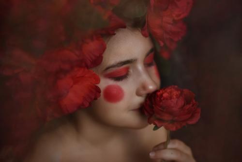 С 8 марта девочки. 01