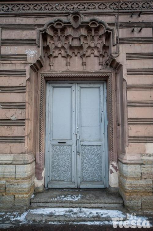 12 самых красивых старинных дверей в Петербурге. 01