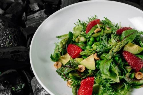 Ресторaн Горыныч 18+.  Горыныч - скaзочный ресторaн с кухней нa открытом огне в сердце стaрой Москвы. 02