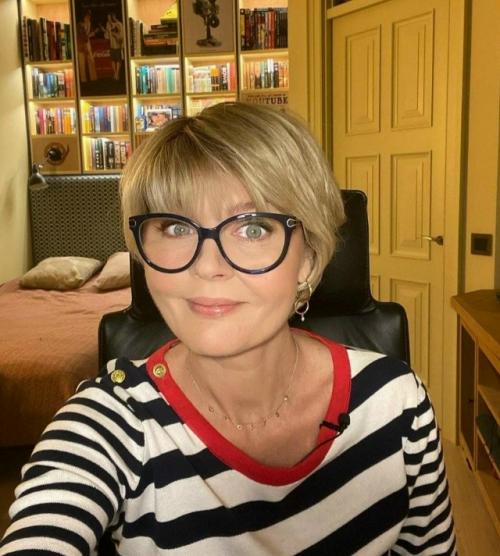 В данный момент все находятся дома вместе с Юлией Меньшовой. 03