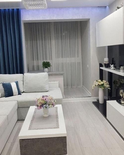 Гостиная в белом цвете с черными акцентами. 03