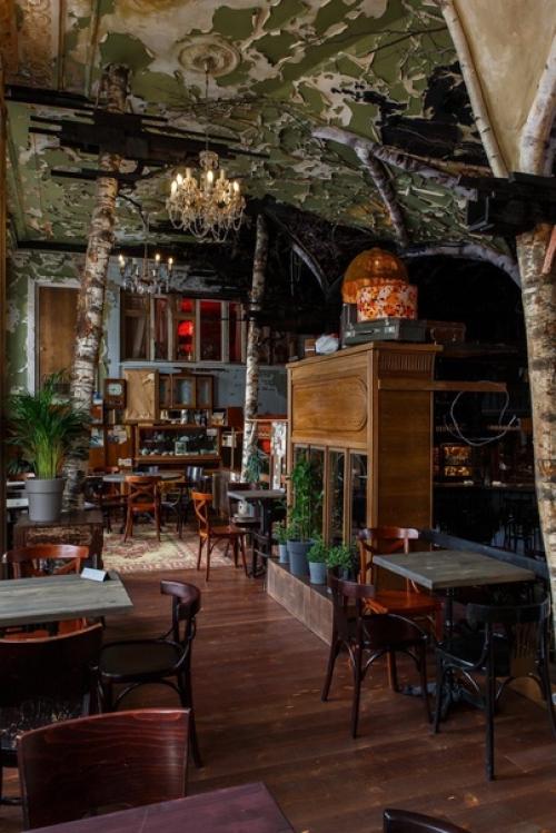 В последнее время ресторанный бизнес не отстает от культурной повестки - все больше открывается мест, вдохновленных родными образами. 02