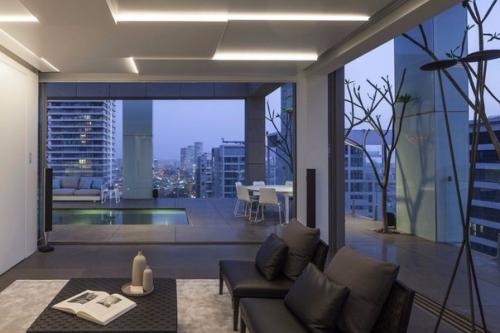 Двухуровневый белоснежный пентхаус в Израиле. 01