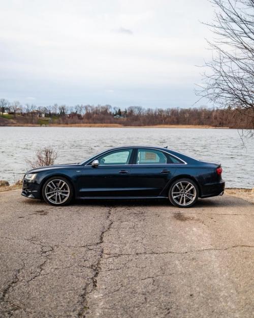 Когда речь заходит о воплощении совершенства в сегменте премиальных Седанов, Audi S8 D4 становится эталоном, которому равняются. 02