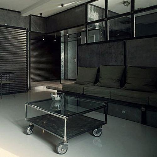 Архитектор Петр костелов отреставрировал квартиру в Москве, используя индустриальные материалы. 09