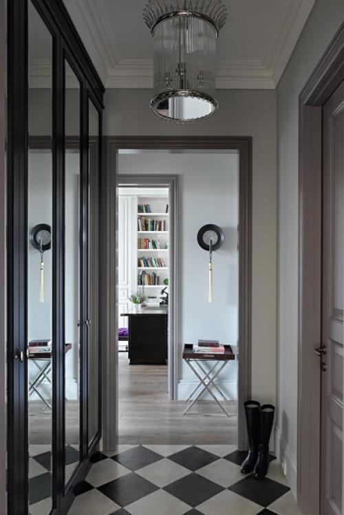Шахматная черно-белая плитка на полу - вечная классика, которая никогда не выйдет из моды. 07