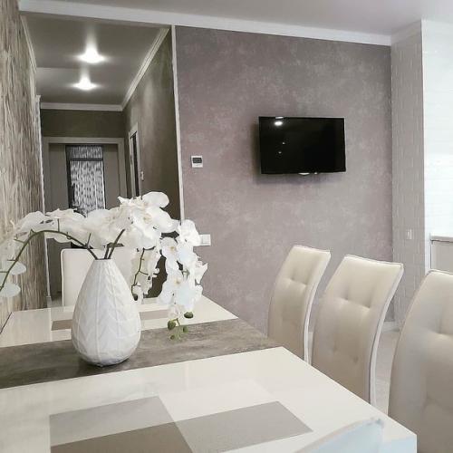 Не кухня, а мечта хозяйки) столько места, хоть танцуй. 04