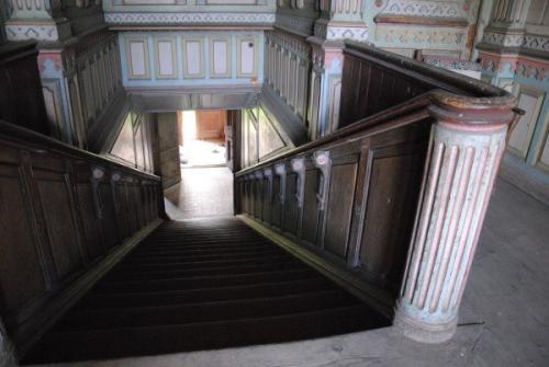 В 540 км от Москвы, в костромской области, между судаем и Чухломой, простирается живописный край, раскинувшийся вдоль берега реки виги. 08