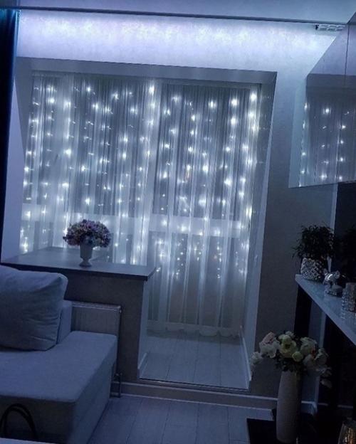 Гостиная в белом цвете с черными акцентами. 01