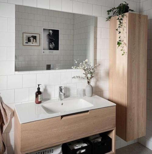 Несмотря на то, что этот скандинавский дом новый, здесь много старых, поддержанных и сделанных своими руками вещей. 08