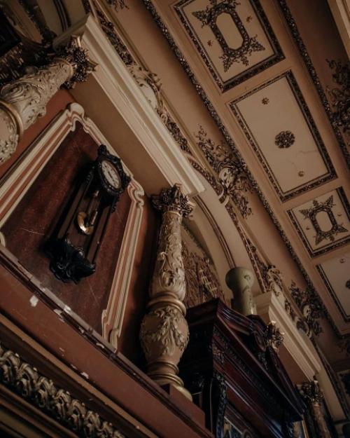 Один из старейших магазинов Москвы - елисеевский. 05