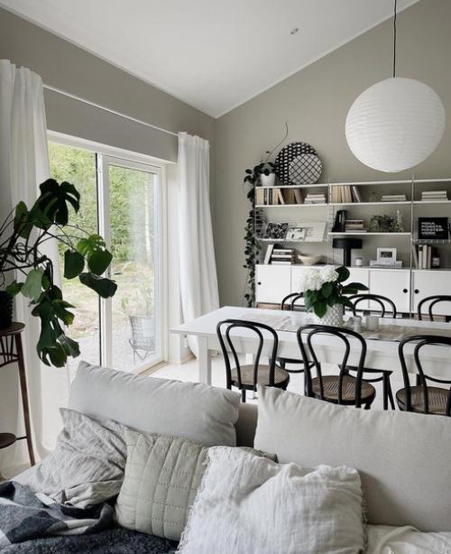 Несмотря на то, что этот скандинавский дом новый, здесь много старых, поддержанных и сделанных своими руками вещей. 07