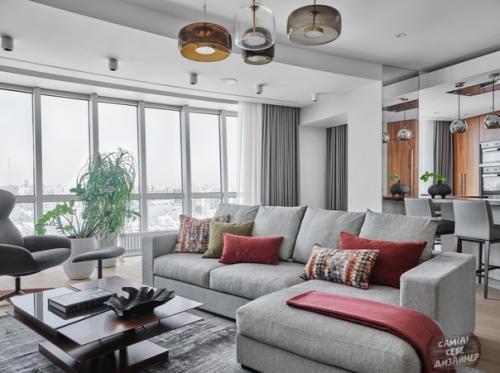 Красивая трехкомнатная квартира с панорамными окнами. 01