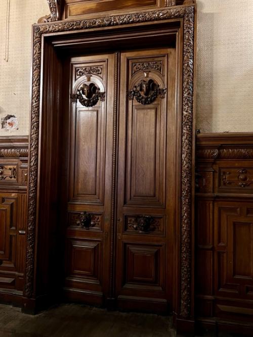 Особняк Брусницыных - один из многих объектов культурного наследия, который все еще не тронула реставрационная рука. 07