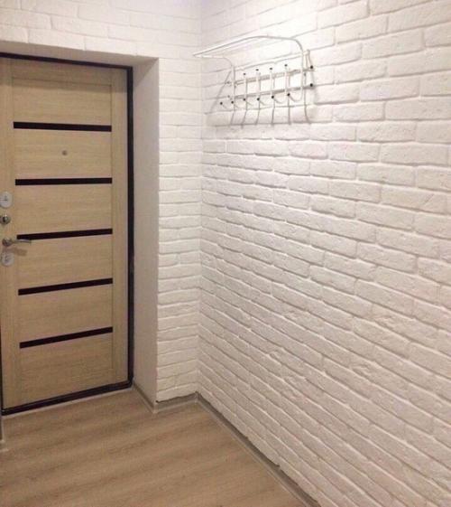 Гипсовая плитка евролит Романский Кирпич, выполненная в белом цвете или под покраску, имитирует старинную кирпичную кладку. 07