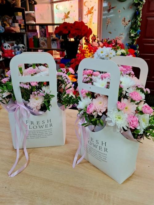 Такие композиции сейчас очень популярны, прям нежность.

