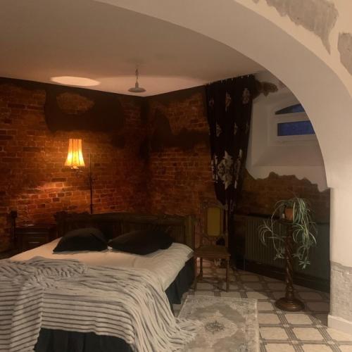 Мои гости - экскурсанты могут проживать в Калининграде в таких необычных апартаментах 250 м кв от 2 до 10 персон (5 отдельных спален. 04