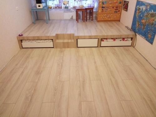 Такое решение в детской помогло сэкономить место и удачно организовать пространство. 04