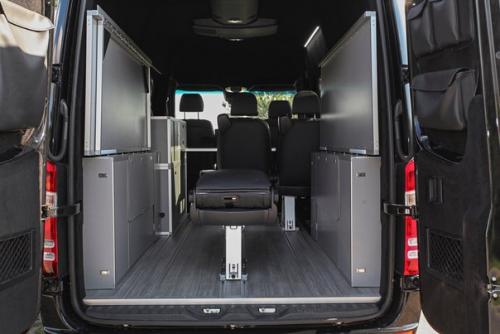 Тюнеры микроавтобус Mercedes в дом на колесах превратили. 03