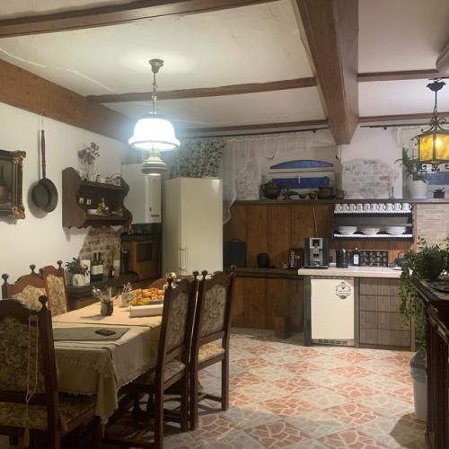 Мои гости - экскурсанты могут проживать в Калининграде в таких необычных апартаментах 250 м кв от 2 до 10 персон (5 отдельных спален. 07