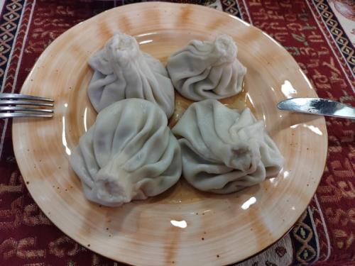 Совершенно неожиданно открыла для себя приятное место с восхитительной грузинской кухней. 02