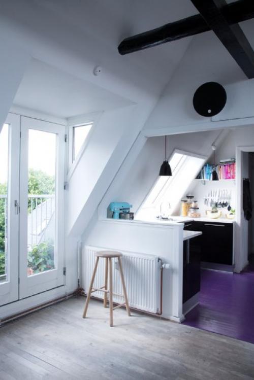 Стильный интерьер черно-белой мансарды. 07