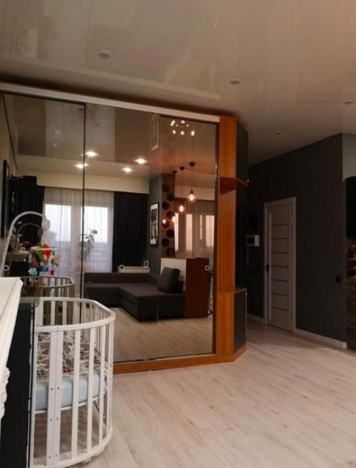 Уютная квартира. В тёмной цветовой гамме. 02