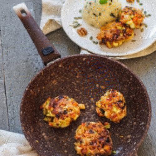 Ассортимент сковород ТМ Kukmara включает в себя изделия самых популярных диаметров как без ручек, так и с фиксированными или со съемными ручками. 08