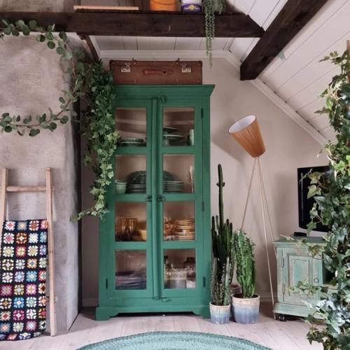 Посмотрите, как красив этот дом с зелёной мебелью. 07