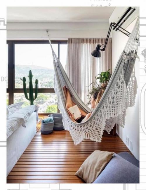 В интерьер с кучей разных необычных вещей гамак впишется отлично. 02