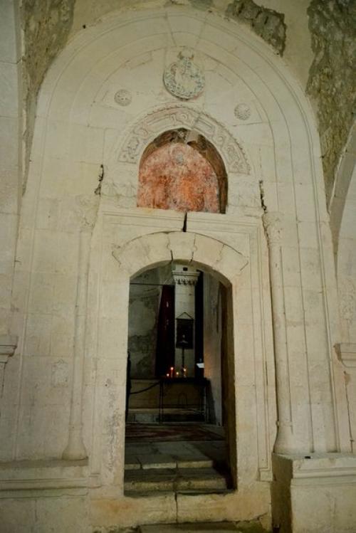 Внутрений дворик монастыря и храм святого знамения - сурб - Ншан. 01 Внутрений дворик монастыря и храм святого знамения - сурб - Ншан. 01