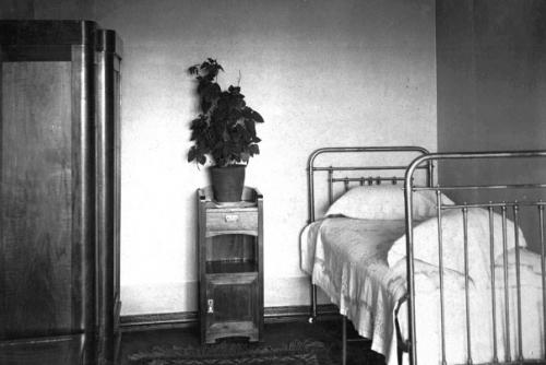 На множестве старых фотографий запечатлены фасады зданий Новокузнецка, но снимки интерьеров - это действительно редкость. 04