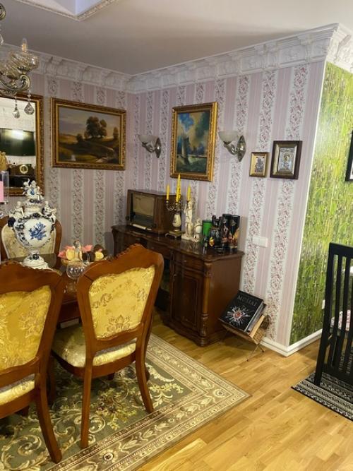 Это жилая квартира одного мужчины. 03