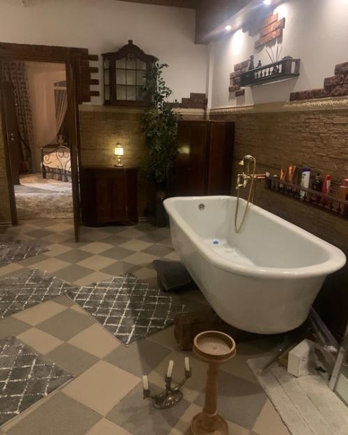 Мои гости - экскурсанты могут проживать в Калининграде в таких необычных апартаментах 250 м кв от 2 до 10 персон (5 отдельных спален. 01