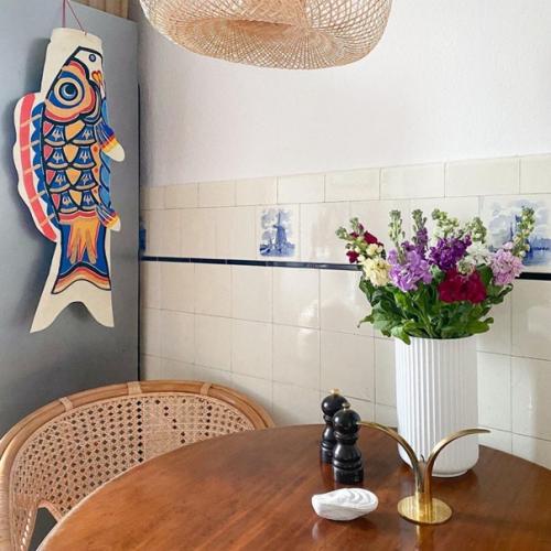 Цветы и комнатные растения могут быть не просто деталями, а полноценной частью интерьера, что и доказывает нам эта квартира в Германии. 05