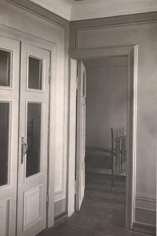 На множестве старых фотографий запечатлены фасады зданий Новокузнецка, но снимки интерьеров - это действительно редкость. 06